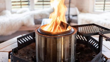 Vedfyring står fortsatt sterkt blant nordmenn   